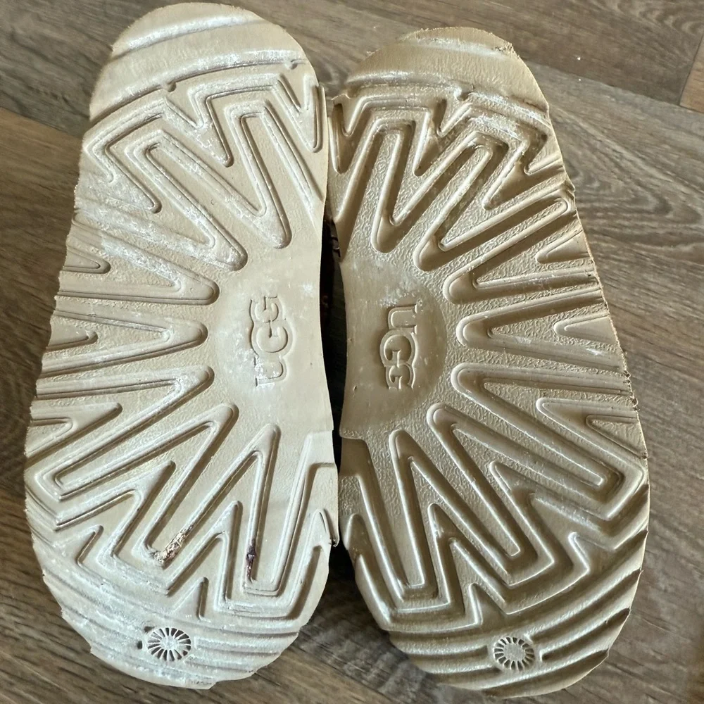 UGG BOYS' NEUMEL II BOOT size 12 Chestnut